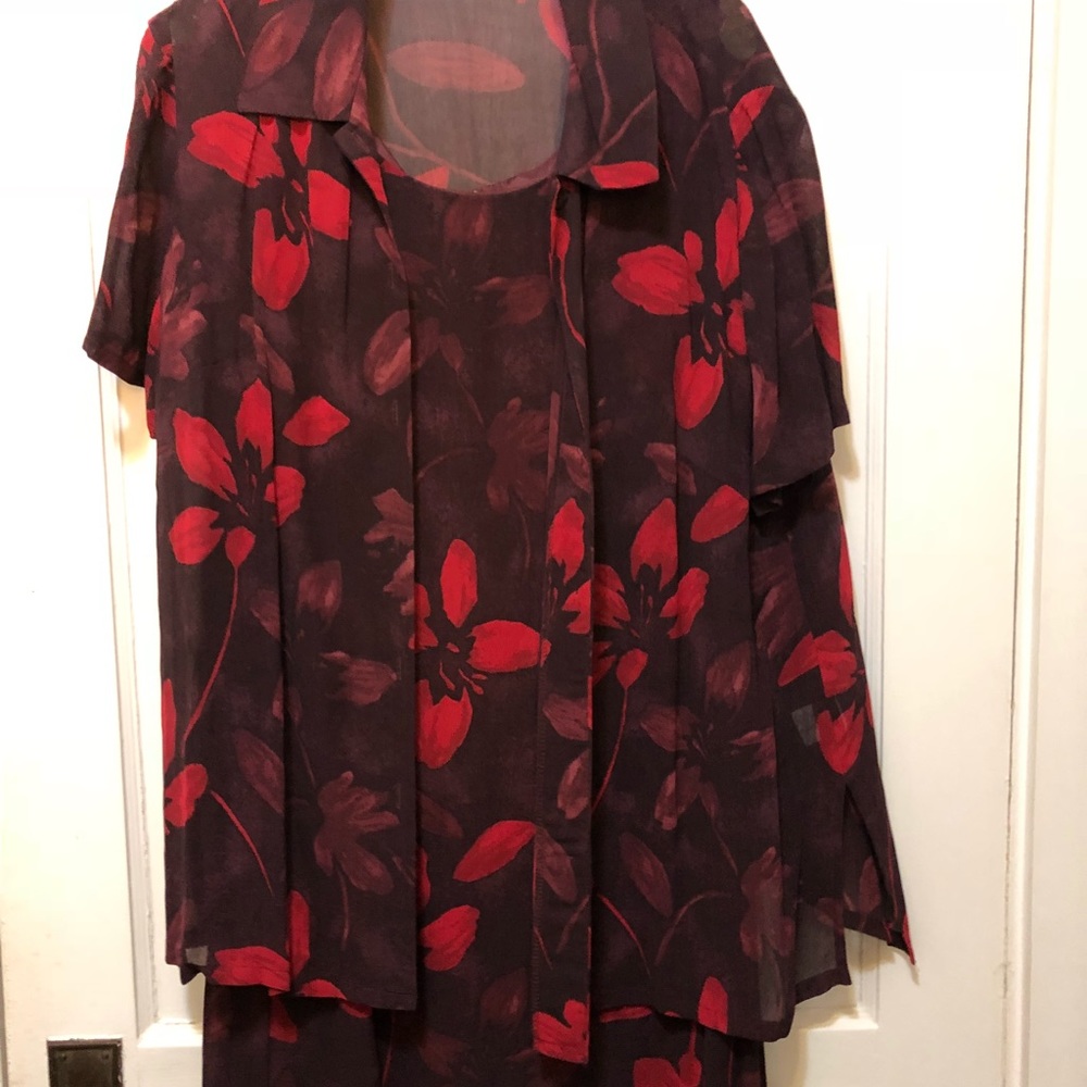 Sleeveless Donna Ricco dress with over blouse.